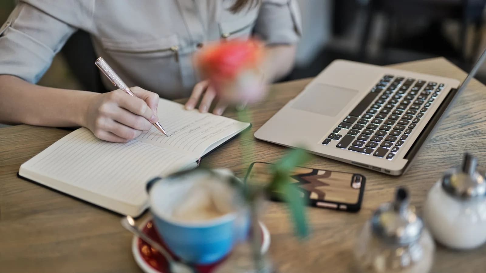 How to Outline a Novel in 2026: Plotter vs. Pantser (and the Methods That Actually Work)