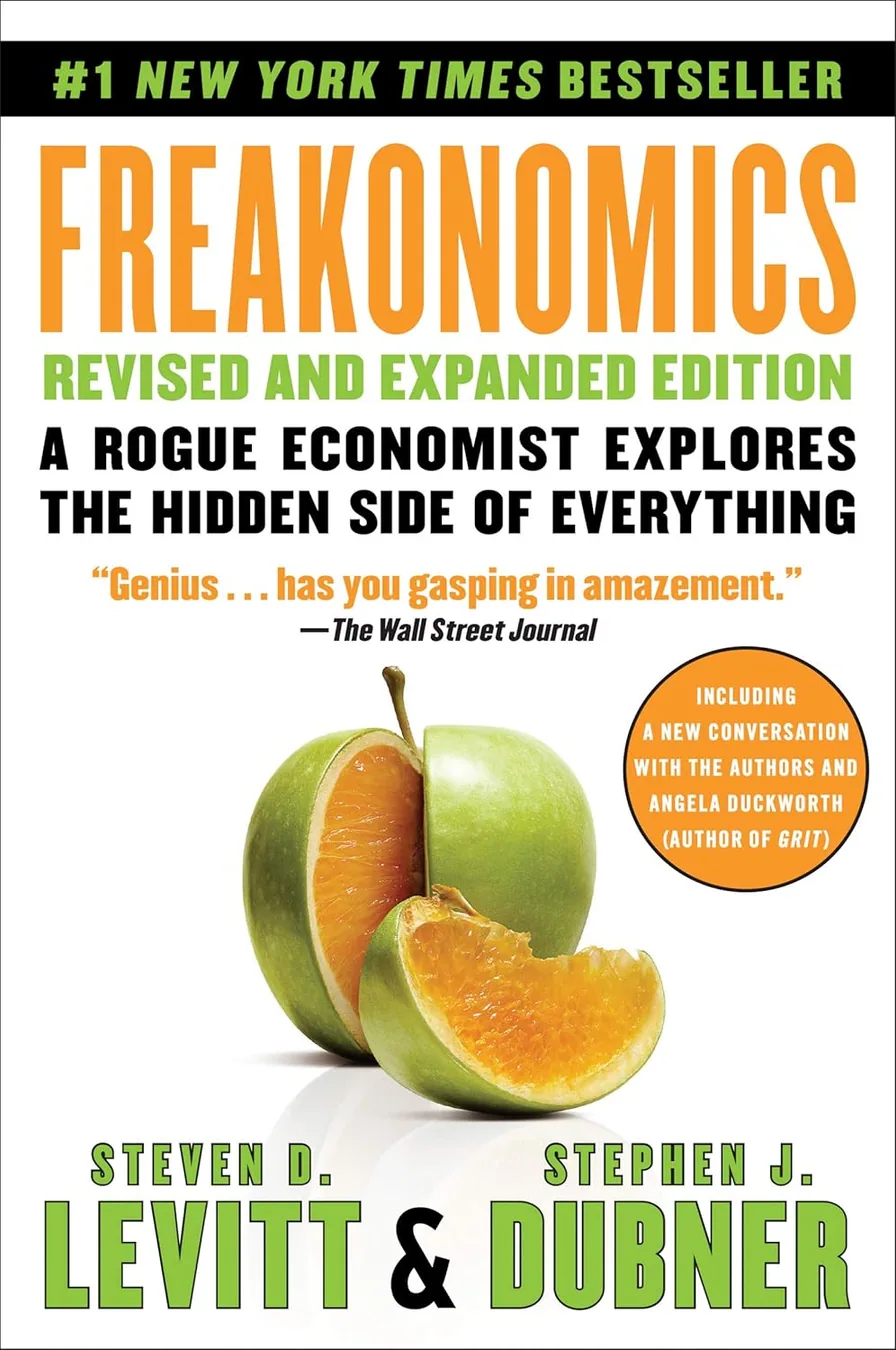 Cover of Freakonomics Rev Ed: A Rogue Economist Explores the Hidden Side of Everything by Steven D. Levitt and Stephen J. Dubner